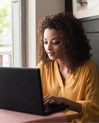 Digital growth partner client working on laptop to manage business growth online